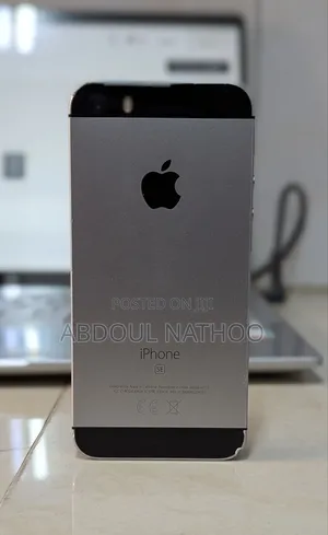 Apple iPhone SE 32 GB Black