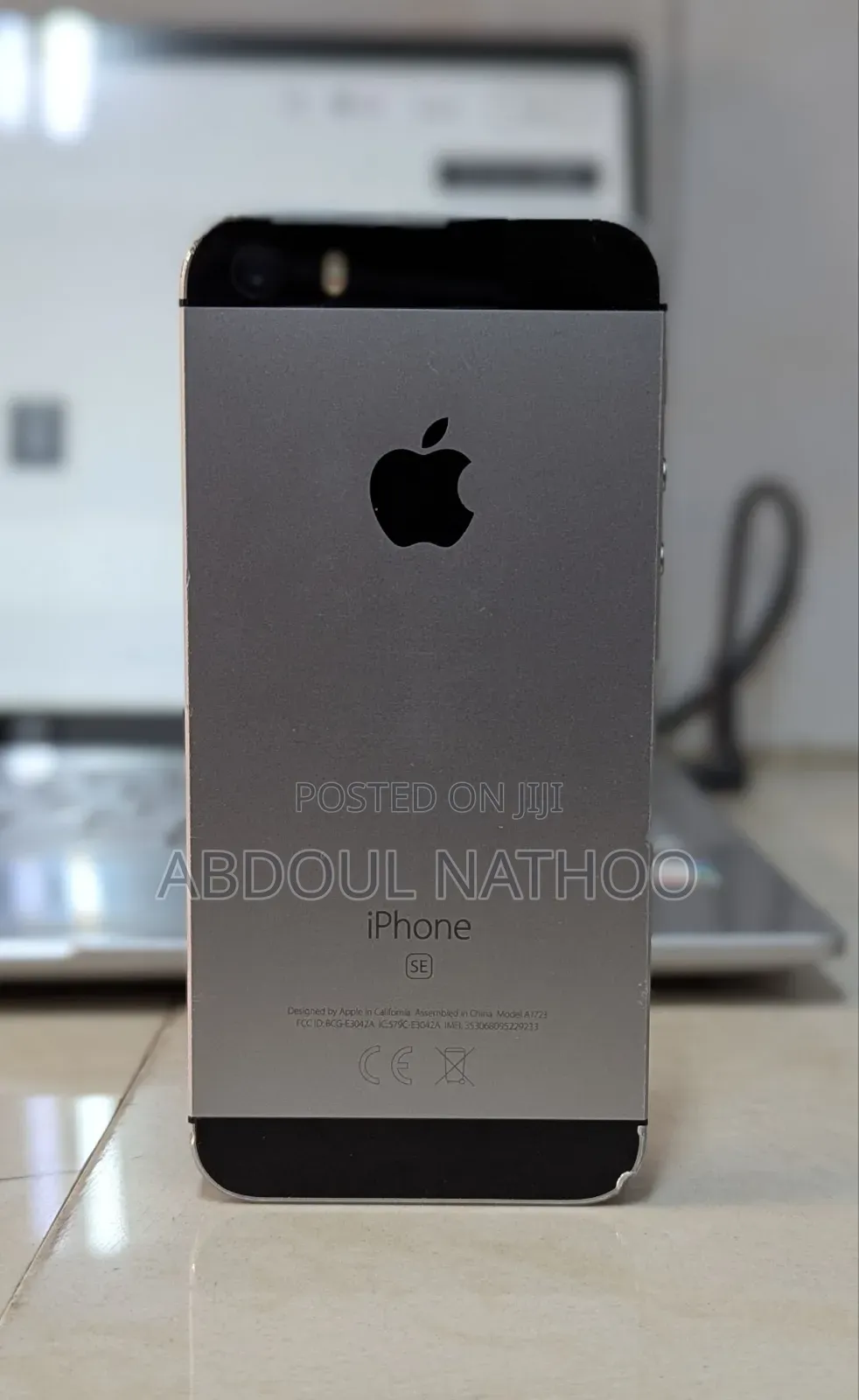 Apple iPhone SE 32 GB Black