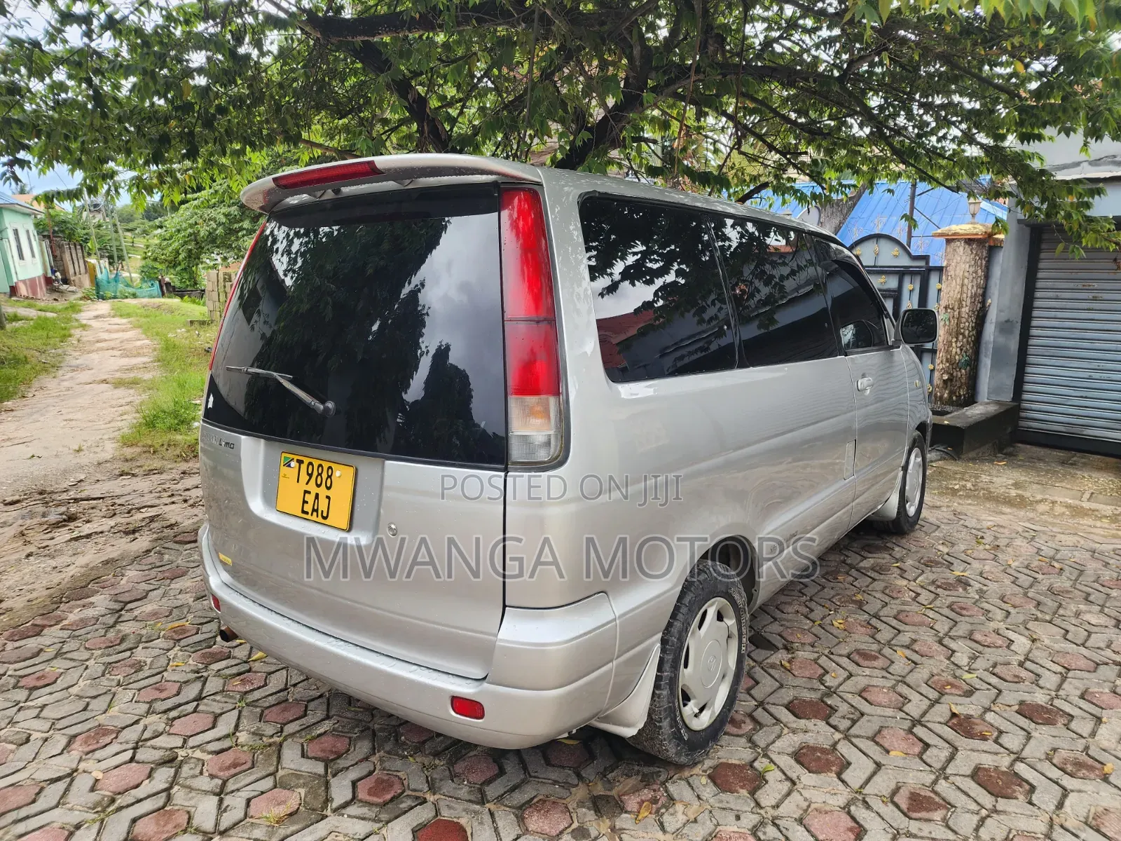 Toyota Noah 2.0 FWD (8 Seater) 2001 Silver