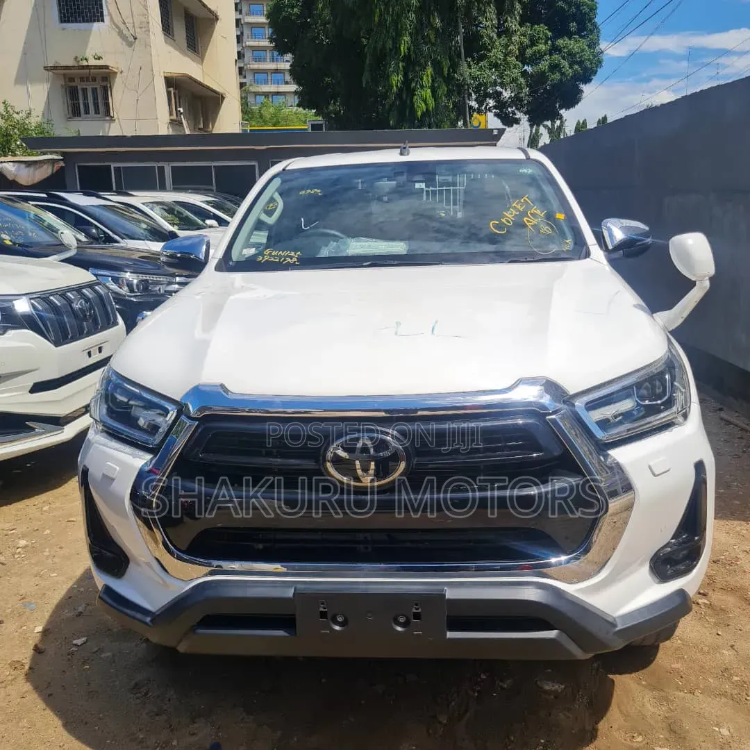 Toyota Hilux 2020 White