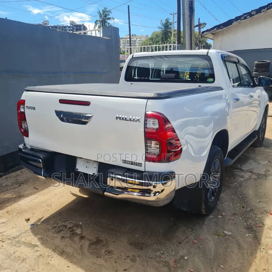 Toyota Hilux 2020 White