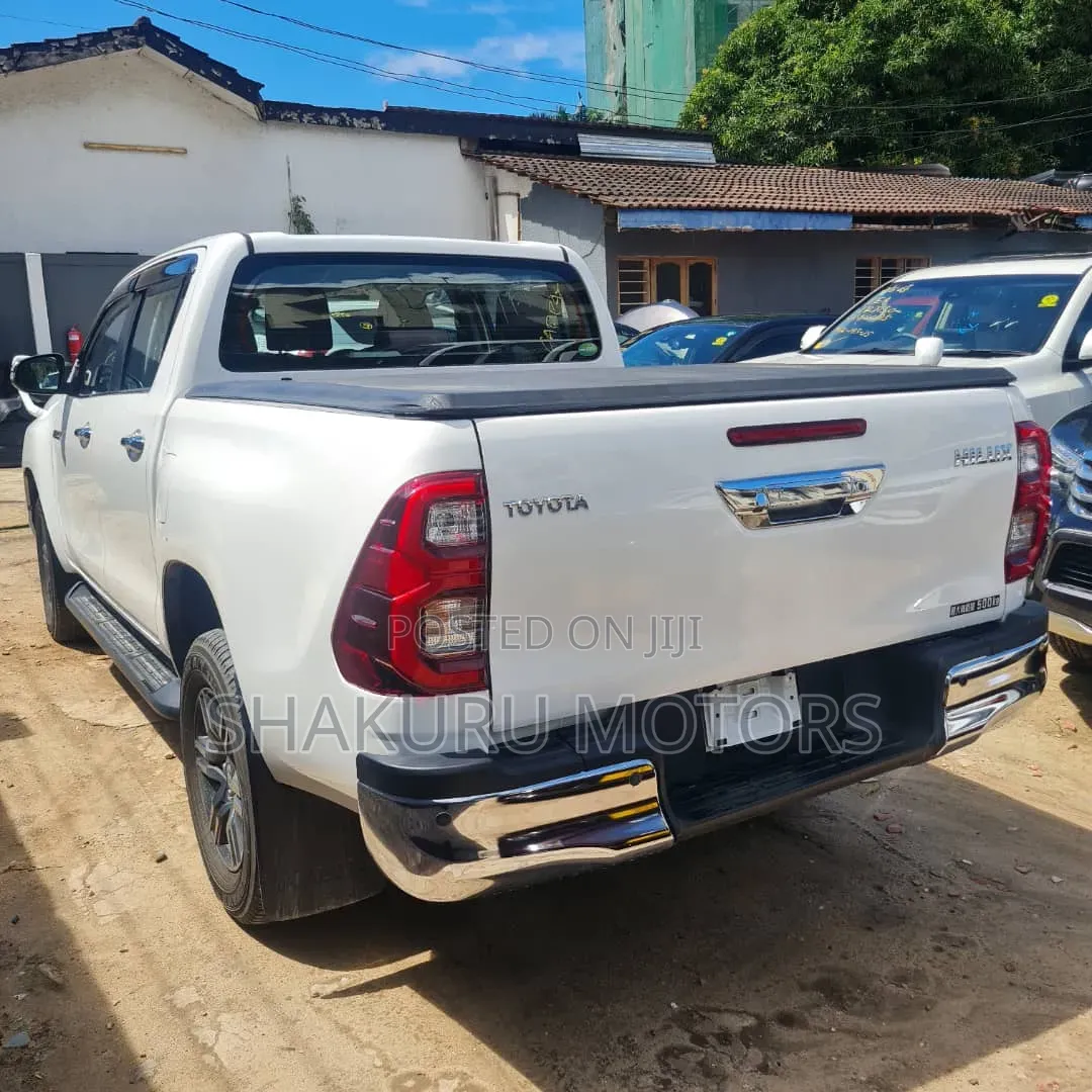 Toyota Hilux 2020 White