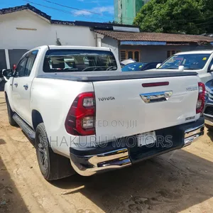 Toyota Hilux 2020 White