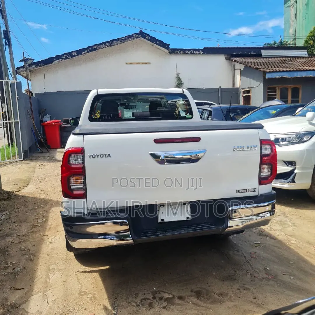 Toyota Hilux 2020 White