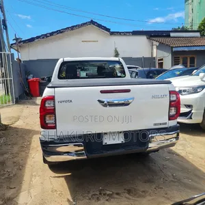 Toyota Hilux 2020 White