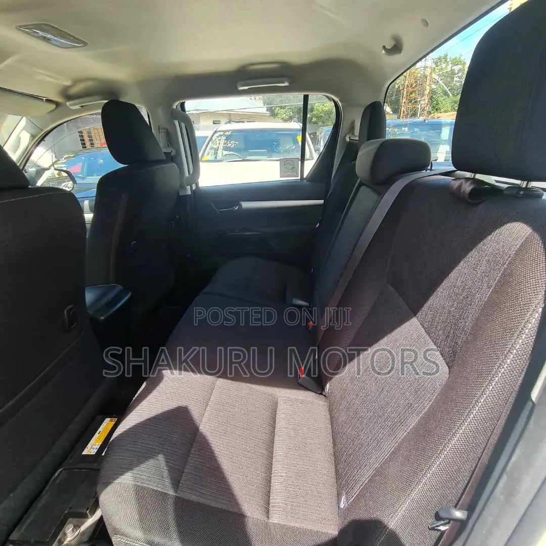 Toyota Hilux 2020 White
