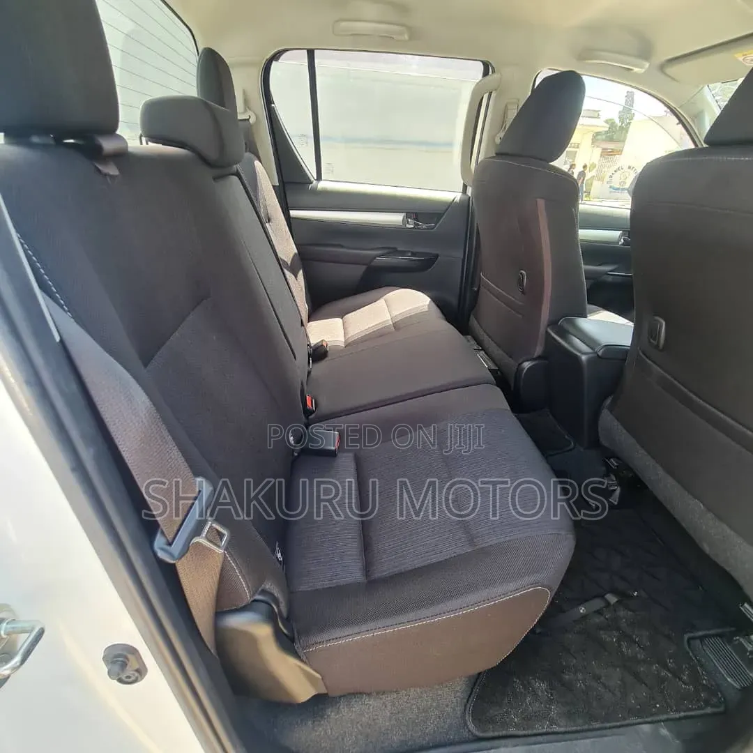 Toyota Hilux 2020 White
