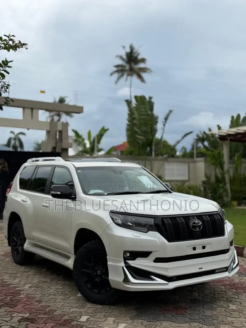 Toyota Land Cruiser Prado 2023 White