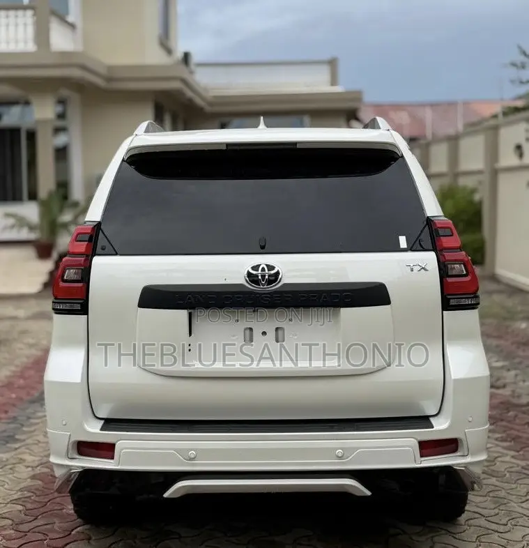 Toyota Land Cruiser Prado 2023 White