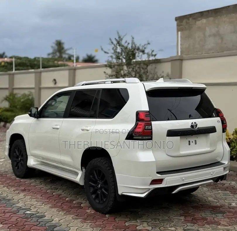 Toyota Land Cruiser Prado 2023 White