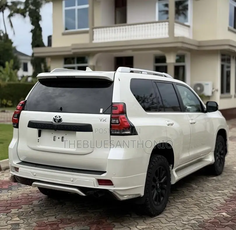 Toyota Land Cruiser Prado 2023 White