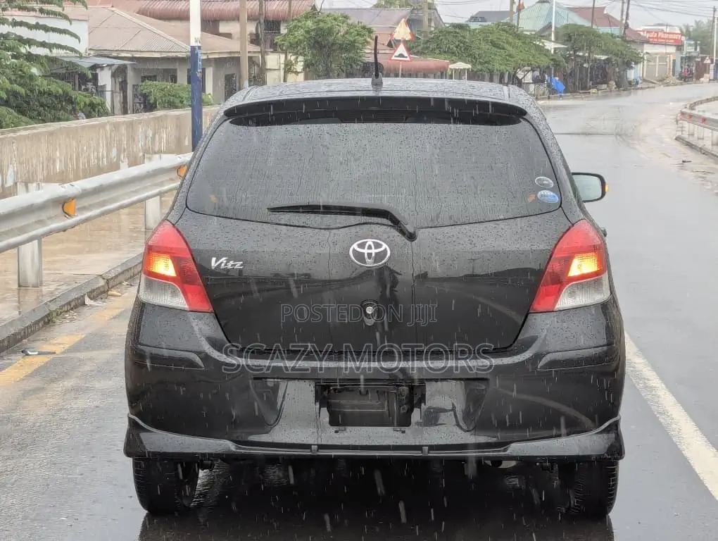 Toyota Vitz 2010 Black