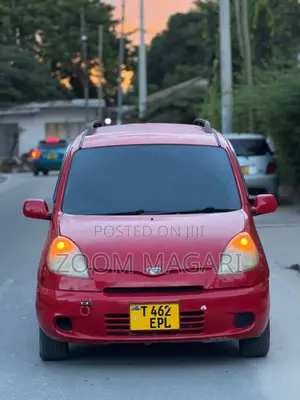 Toyota Fun Cargo 2004 Red