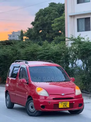 Toyota Fun Cargo 2004 Red