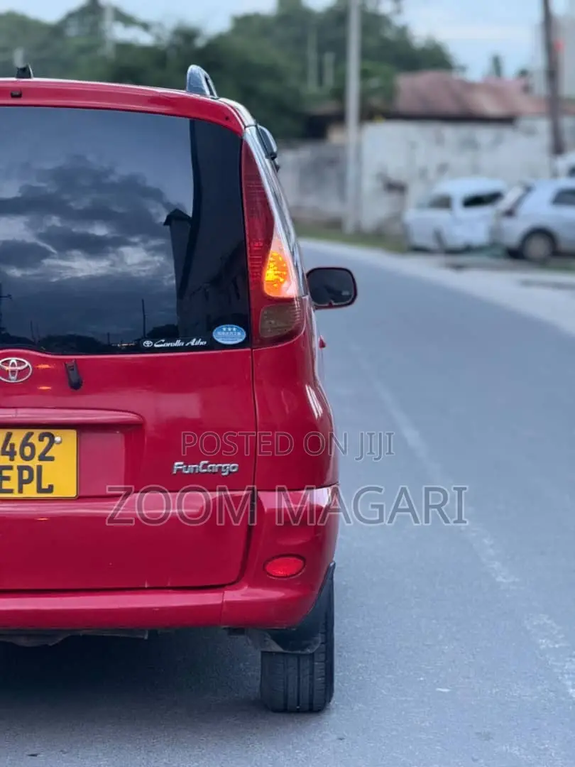 Toyota Fun Cargo 2004 Red