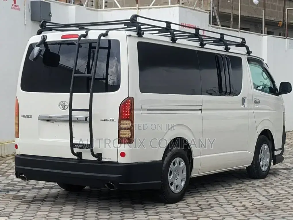 Toyota HiAce 2006 White