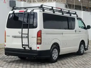 Toyota HiAce 2006 White