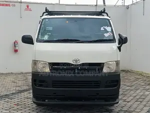 Toyota HiAce 2006 White