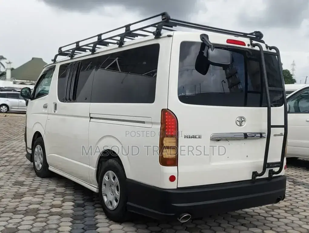 Toyota HiAce 2006 White