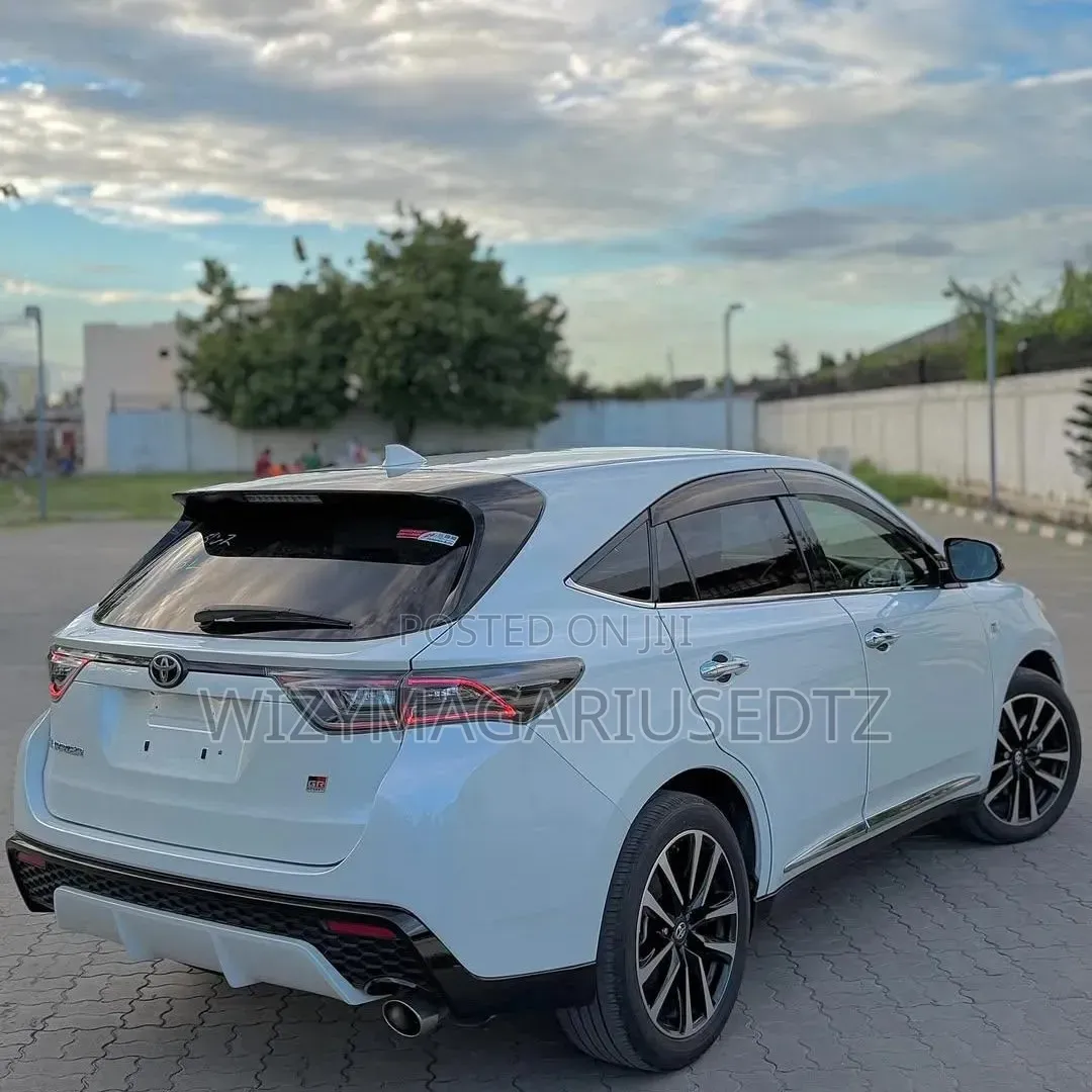 Toyota Harrier 2.0 2018 Ivory