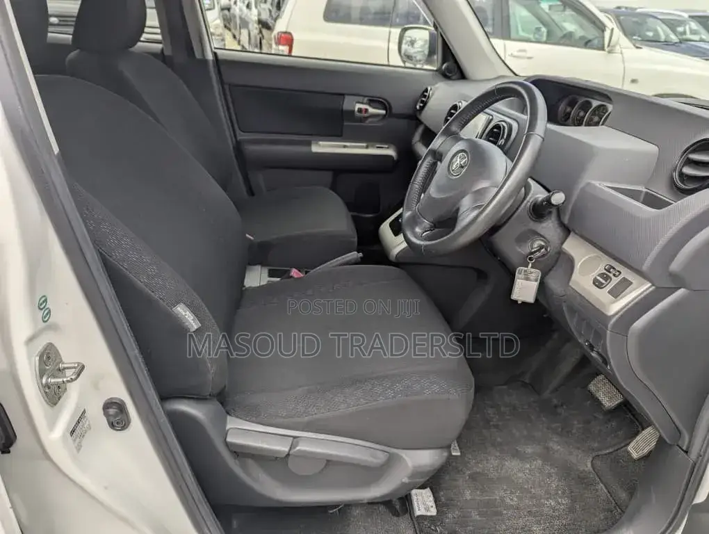 Toyota Corolla Rumion Hatchback 1.5 FWD 2009 White