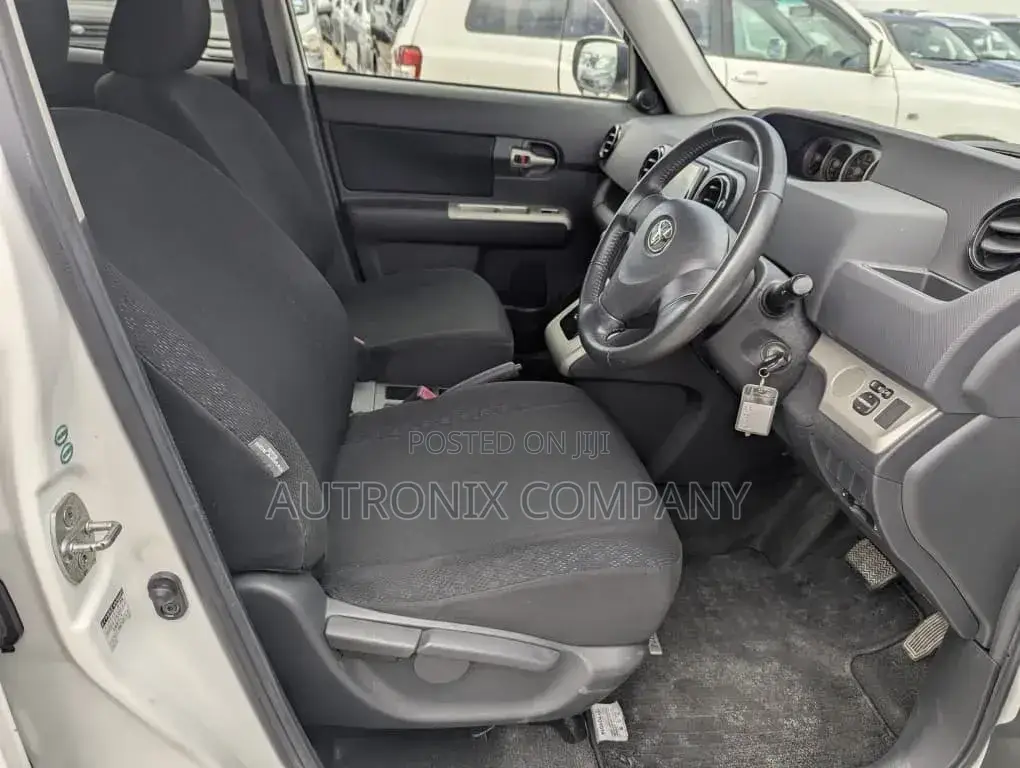 Toyota Corolla Rumion Hatchback 1.5 FWD 2009 White