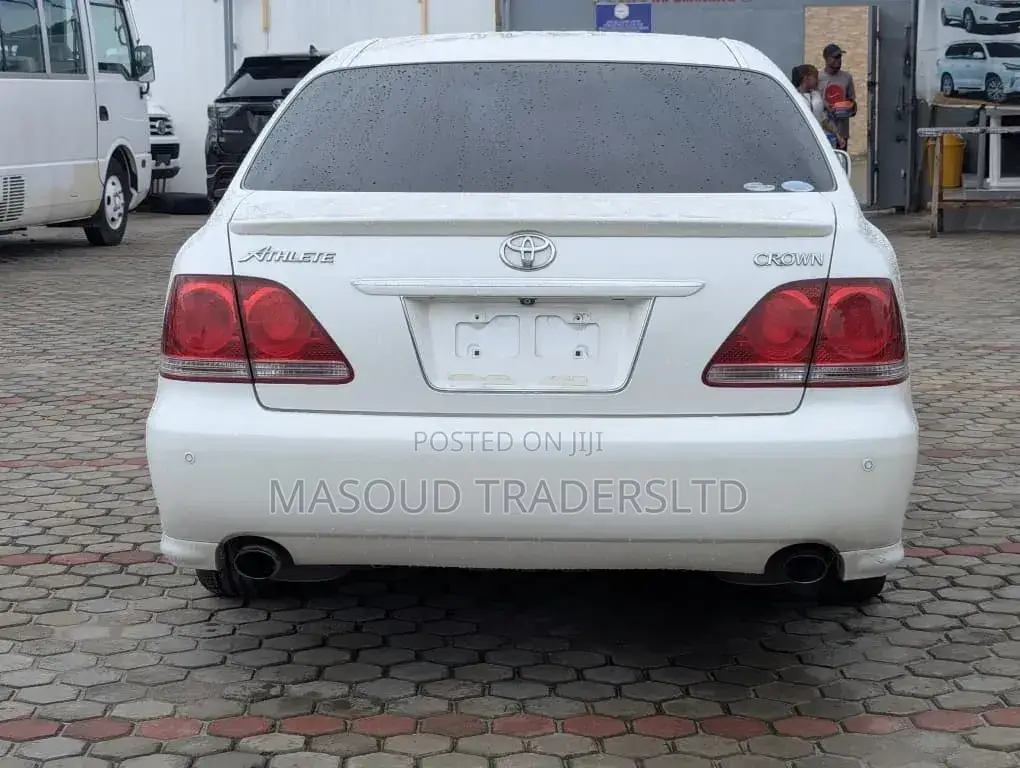 Toyota Crown 2004 White