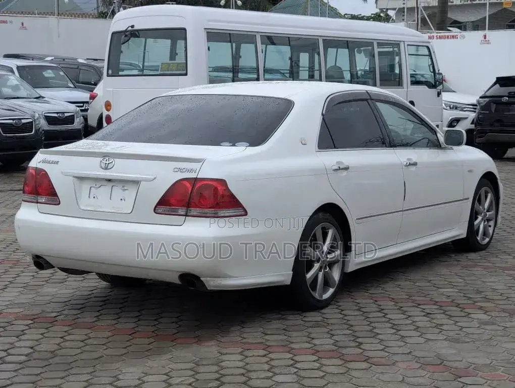 Toyota Crown 2004 White