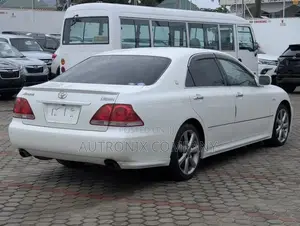 Toyota Crown 2004 White