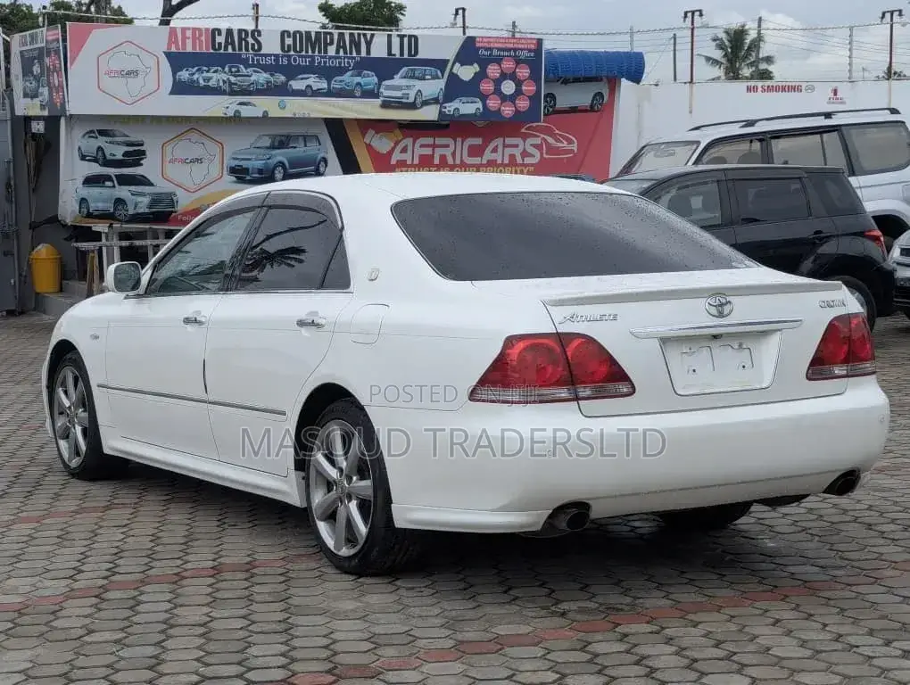 Toyota Crown 2004 White