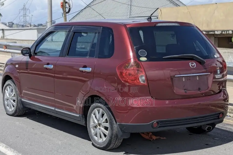 Mazda Verisa 2011 Red