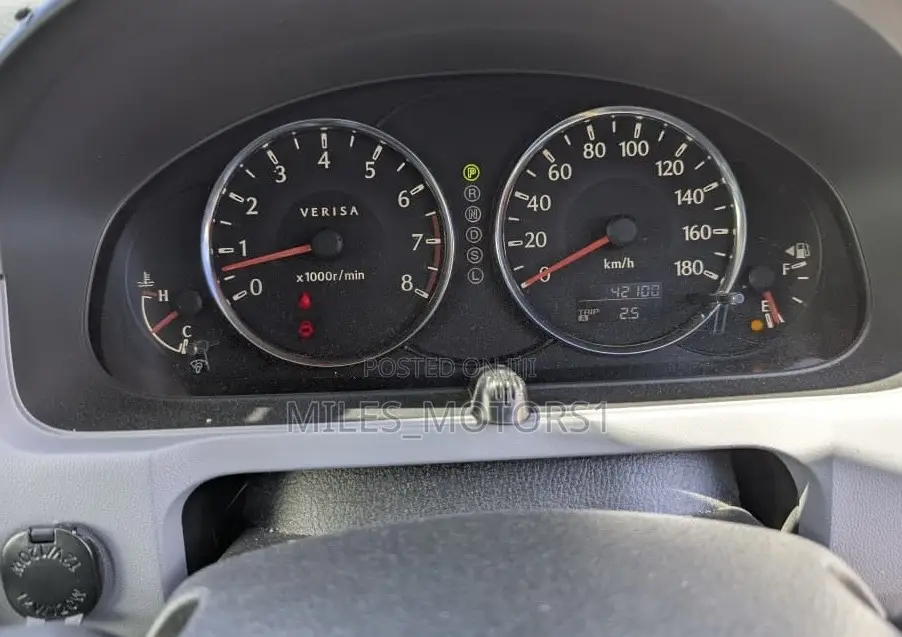 Mazda Verisa 2011 Red