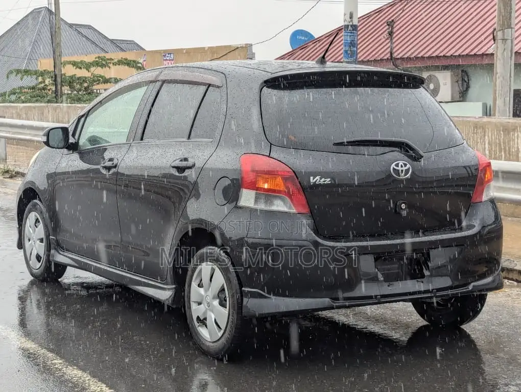 Toyota Vitz 2010 Black