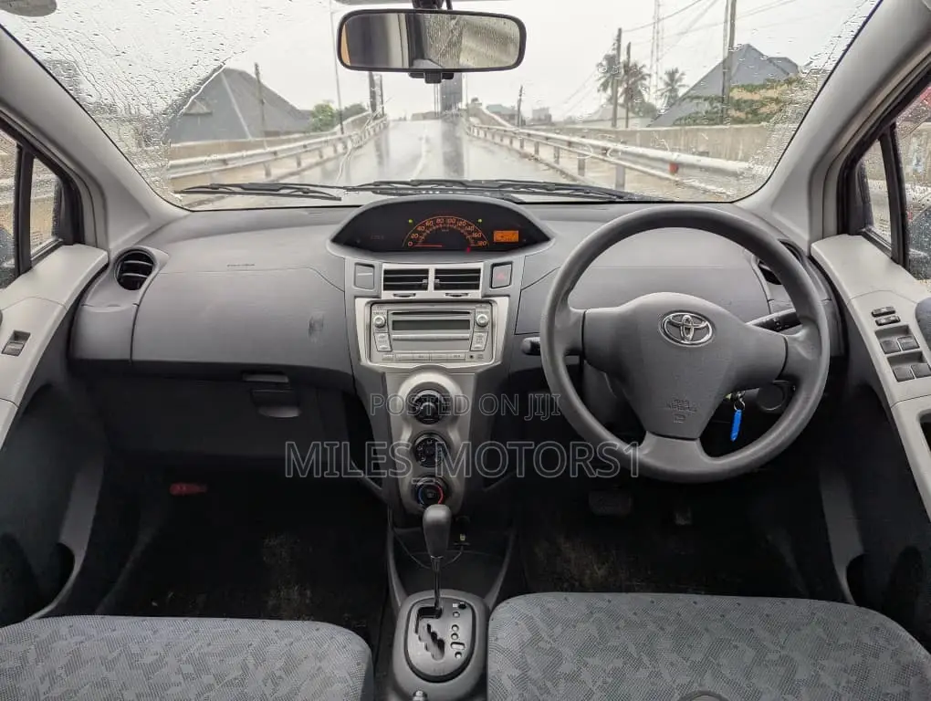 Toyota Vitz 2010 Black