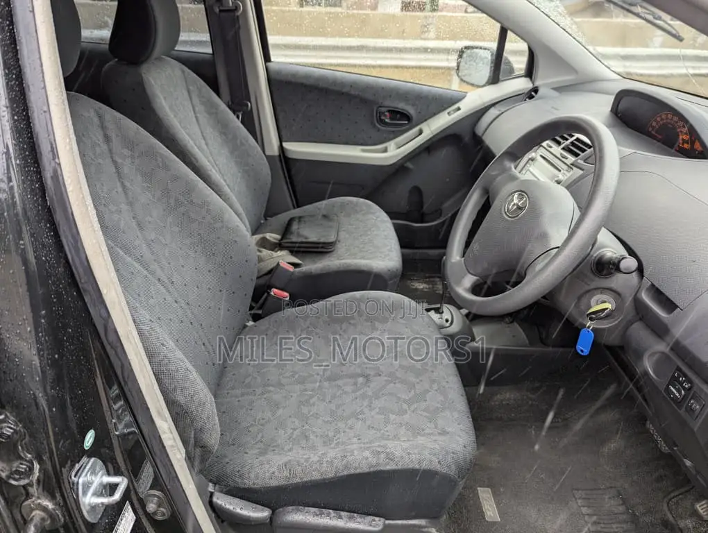 Toyota Vitz 2010 Black