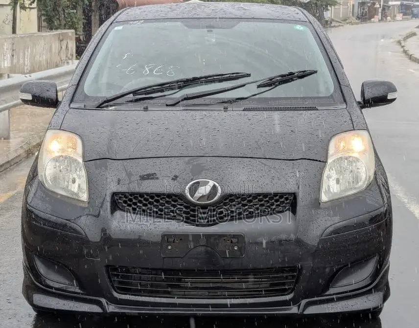 Toyota Vitz 2010 Black