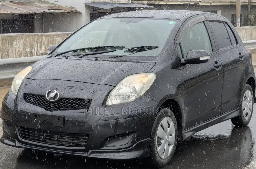 Toyota Vitz 2010 Black