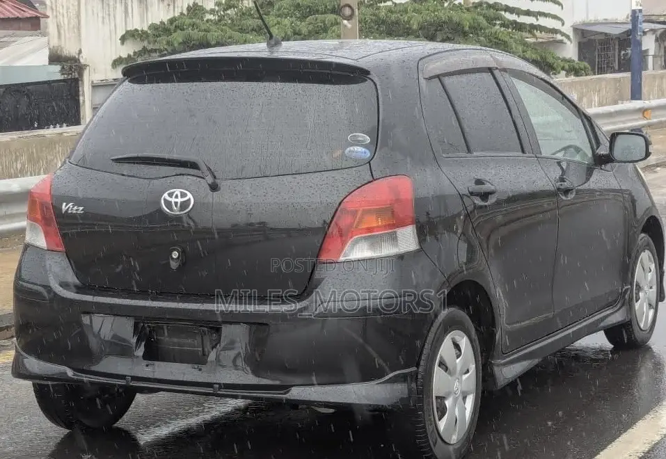 Toyota Vitz 2010 Black