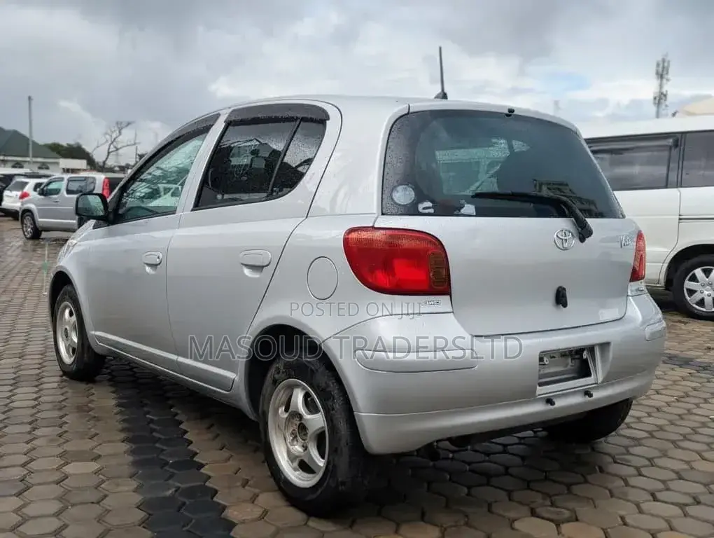 Toyota Vitz 1.3 AWD 3dr 2001 Silver