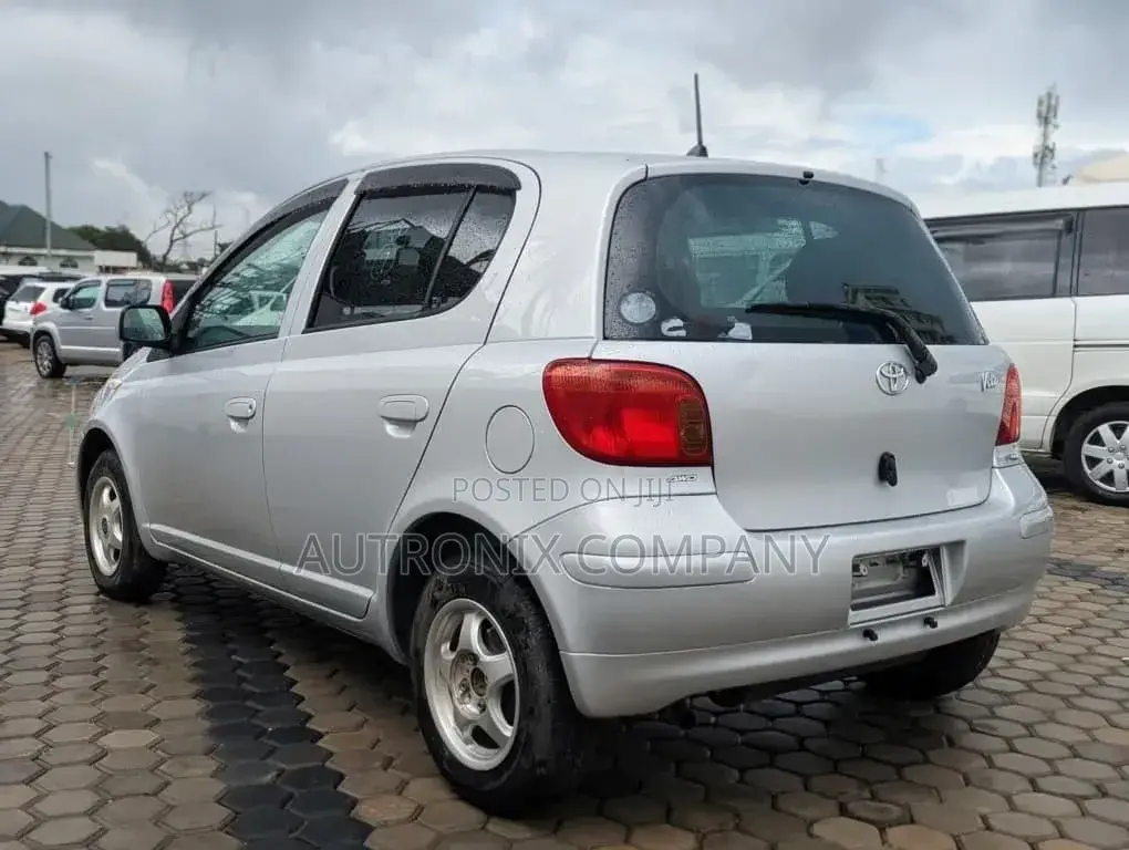 Toyota Vitz 1.3 AWD 3dr 2001 Silver