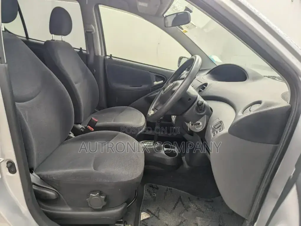 Toyota Vitz 1.3 AWD 3dr 2001 Silver