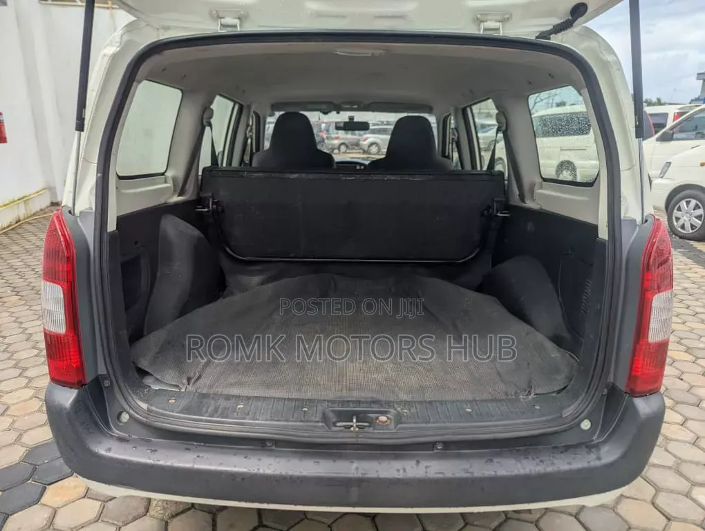 Mazda Verisa 2007 White
