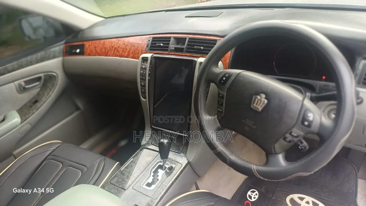 Toyota Crown 2004 Silver