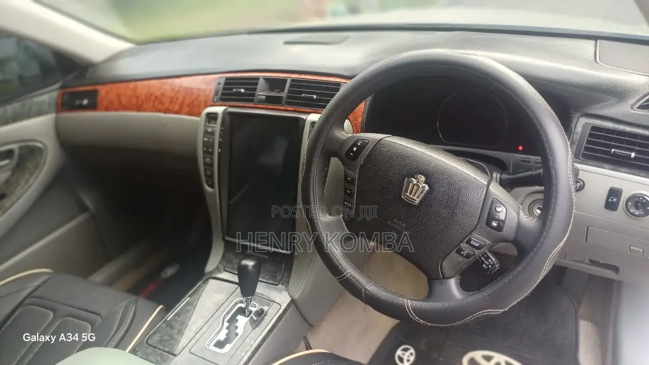 Toyota Crown 2004 Silver