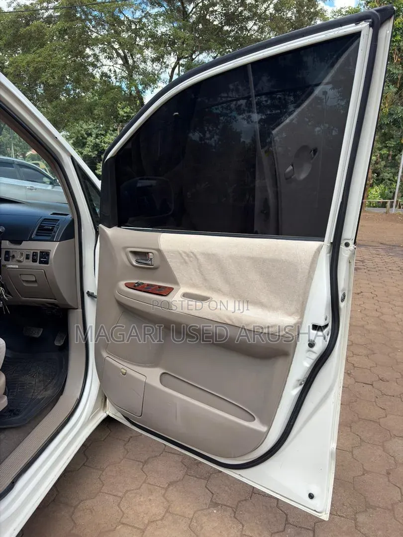 Toyota Noah 2005 White