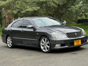 Toyota Crown 2006 Gray