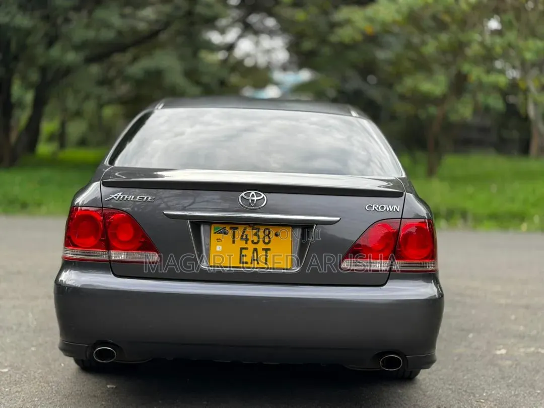Toyota Crown 2006 Gray