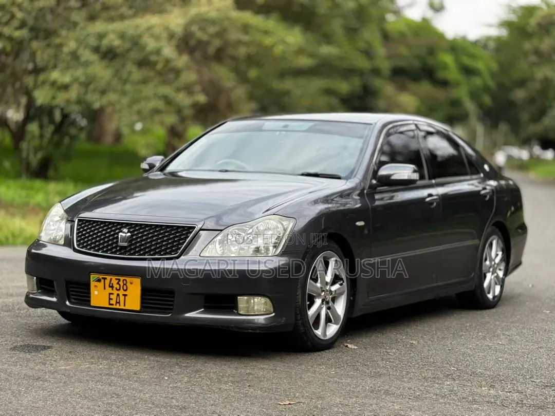 Toyota Crown 2006 Gray