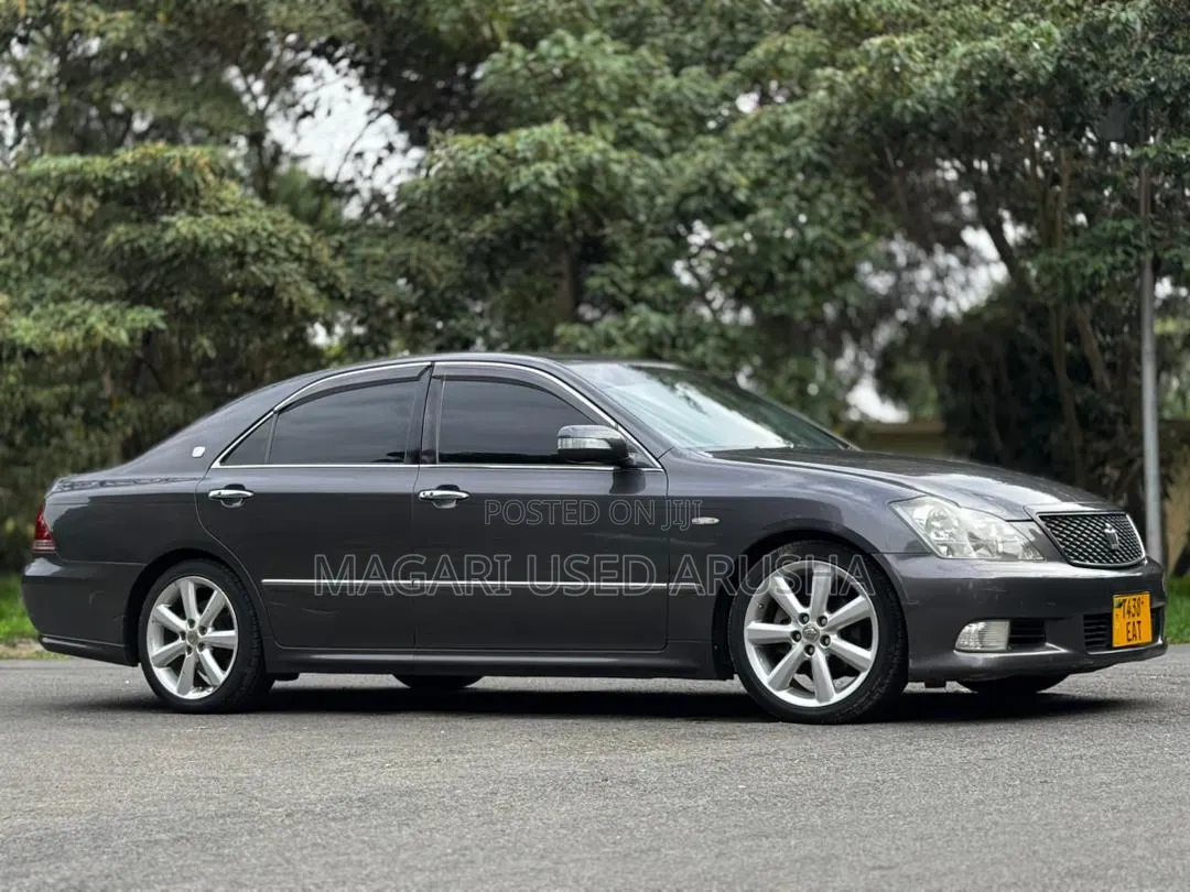 Toyota Crown 2006 Gray