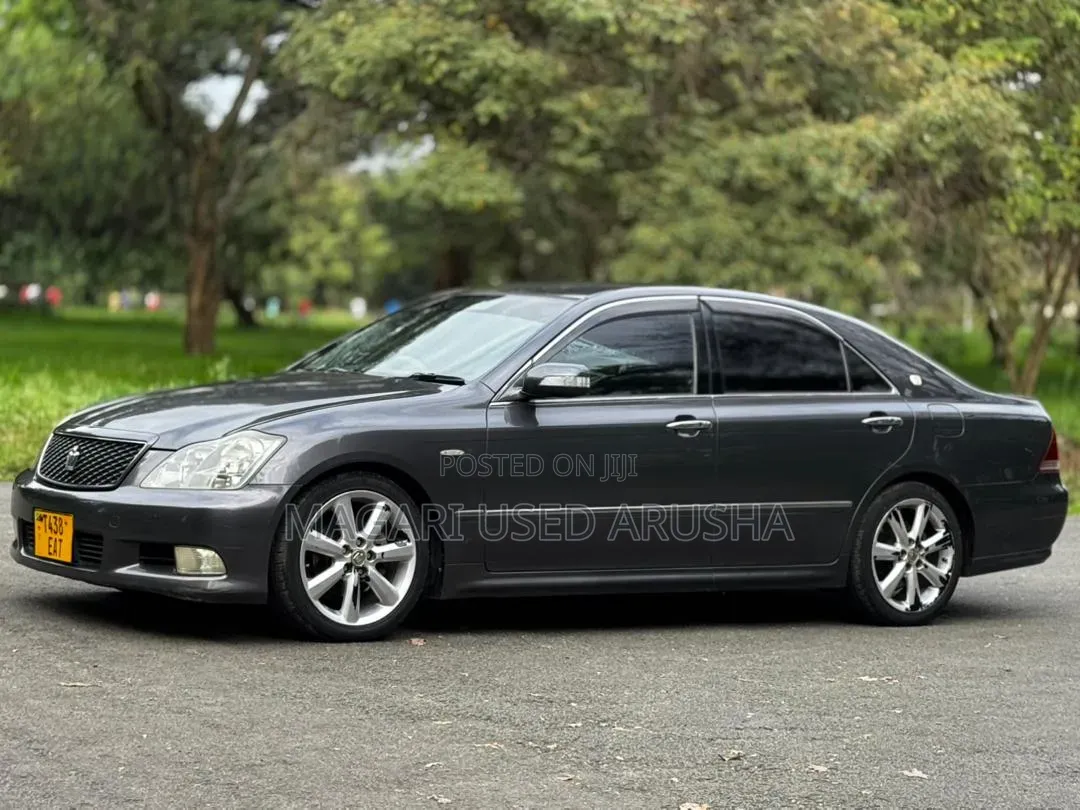Toyota Crown 2006 Gray